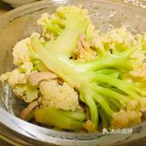 材料：花菜、里脊肉  步骤： 1、里脊肉切成丝