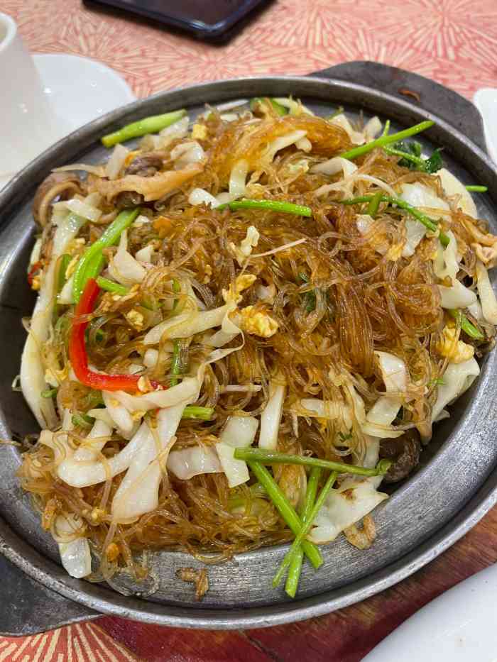 在家附近有一家新和联胜海鲜酒家,简陋的装修