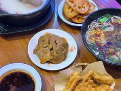 -爆炸头阿姨小四川正宗川味小吃(无任何分店)