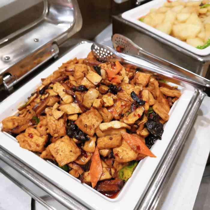 莲心斋素食 自助餐厅(友谊大道店)-"莲心斋藏在建筑的二层,略显单薄的