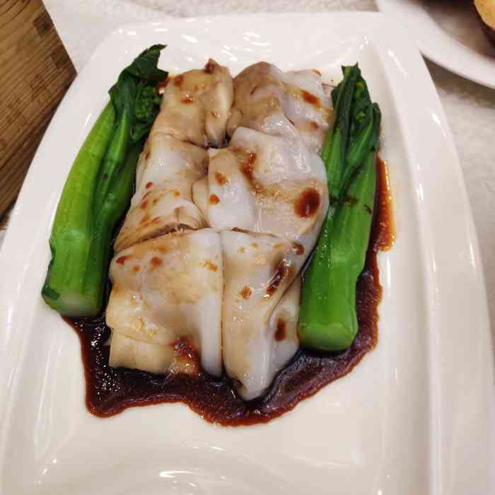 番禺宾馆的早茶味道还不错百味酱凤爪最喜欢这个啦必点紫菜栗子饺很大