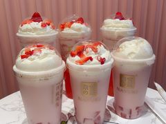 冰博客草莓撞撞宝藏茶-奈雪的茶(金华永盛店)