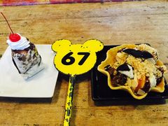 -莓园冰淇淋店