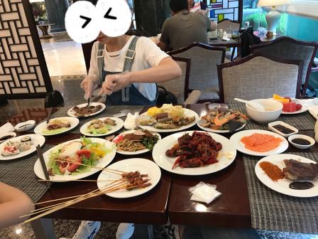 贵州饭店西餐厅-"种类比较齐全,基本的自助餐品类都有,不得.