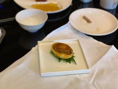 原只鲍鱼鸡粒酥-北京四季酒店·采逸轩