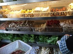 自助取餐区-万记麻辣烫国展总店