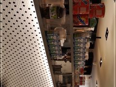 -新大咀港式茶餐厅(宝山万达店)