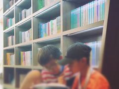 -钟书阁(群光广场店)