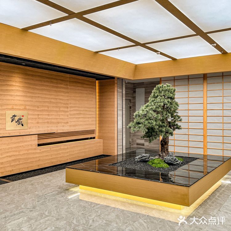 坐在窗边就可以看到南湖的风景