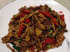 烟笋炒土猪五花肉-石头咕(葵蓬店)