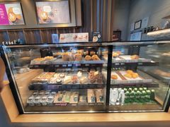 面包甜点陈列柜-星巴克臻选(济南恒隆店)