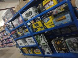 -逝水玩具折扣店