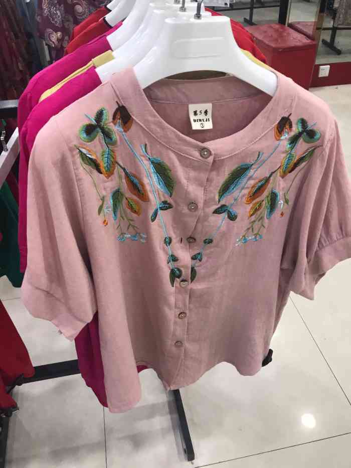 铜锣湾服饰广场-"价格很优惠,衣服都是当季新款,服务态度很.