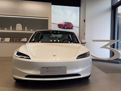 -TESLA 特斯拉(上海太古汇体验店)