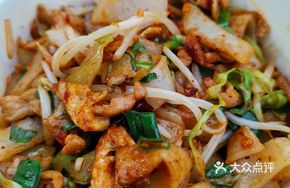 Stewed Pork Intestines with Rice Noodles