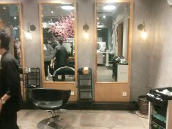 -时尚殿堂明星门店