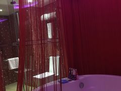 -天鹅恋主题酒店(积玉桥地铁站店)