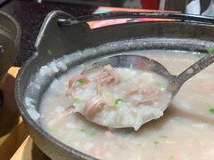 -何妹湿辣牛肉·粤式烧烤砂煲(桂雅路店)