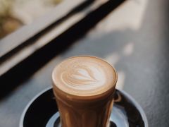 Flat&nbsp;white-black rainbow coffee