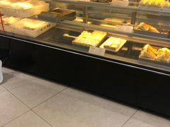 面包甜点陈列柜-上海哈尔滨食品厂(淮海中路店)