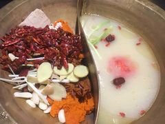 -沸炉重庆老火锅(军事博物馆店)