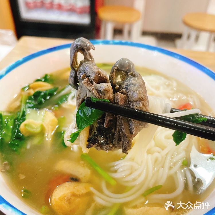 开在西斗门附近的这家乌鸡米线，味道还可以