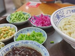 老北京炸酱面-门框胡同百年卤煮(新街口店)