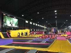 -嘿哟动霸CHUA·新潮玩运动娱乐中心·蹦床滑冰团建乐园
