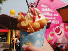 草莓熊鸡蛋仔冰淇淋-Lotso Lunch Box 草莓熊餐盒