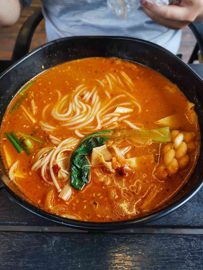 薛三郎小锅米线(小寨海港城店)-"小寨海港城美食一家挨着一家,但是酒