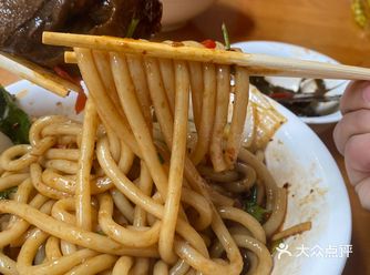 比起更出名的鸭子粉我还是喜欢肉丝的码子，最经典！