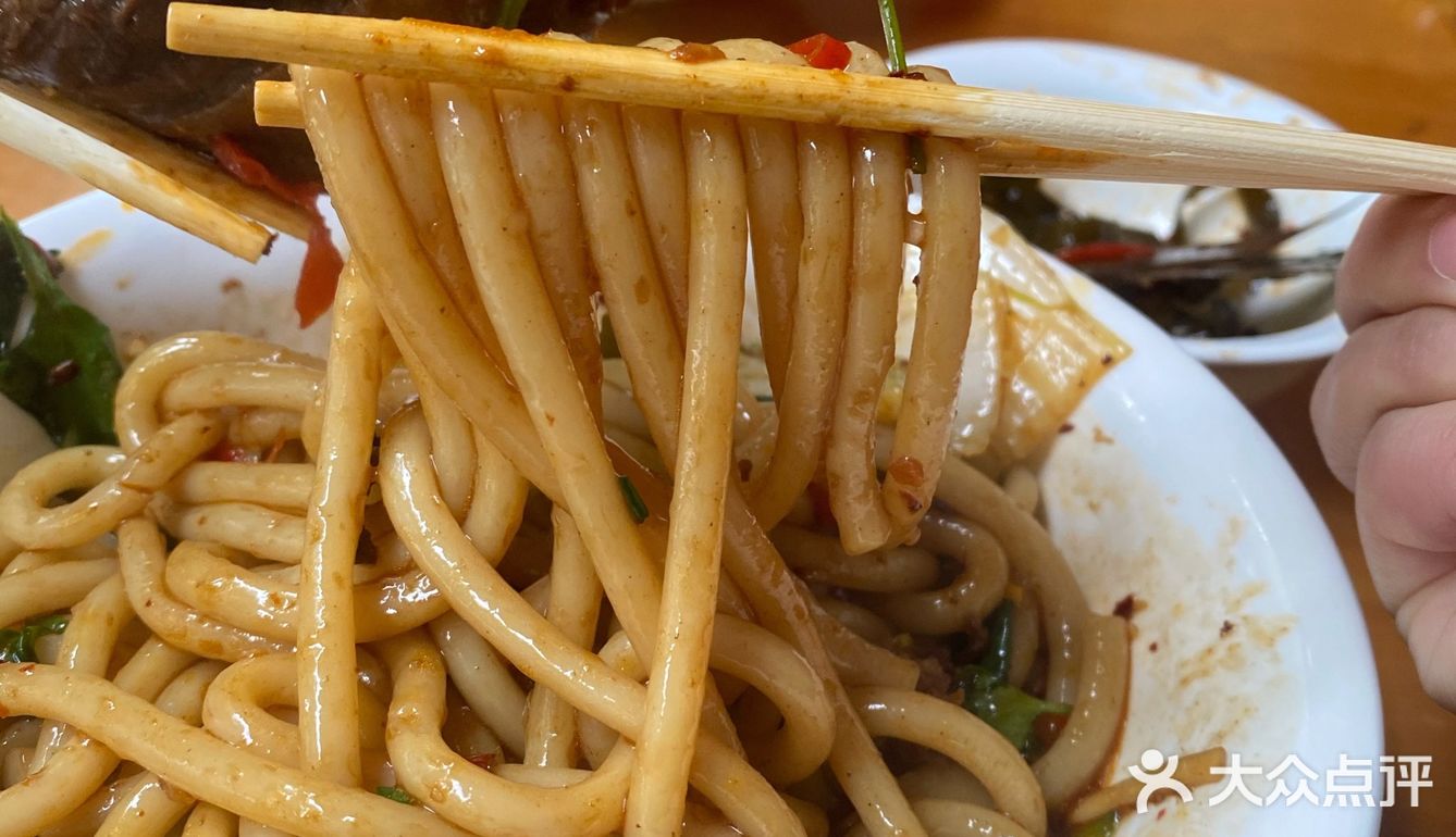 比起更出名的鸭子粉我还是喜欢肉丝的码子，最经典！