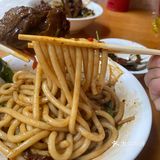 比起更出名的鸭子粉我还是喜欢肉丝的码子，最经典！