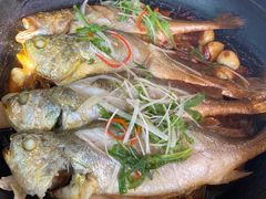 八分钟砂锅焗黄鱼-有喜胶东小馆(太申祥和店)