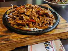 黑椒牛柳杏鲍菇-老牌坊•鲁菜名店•地道济南菜(大观园商埠店)