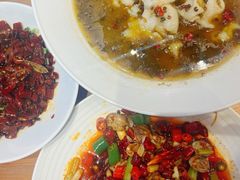 -临界音乐酒馆·小龙虾·江湖菜(华熙LIVE·鱼洞店)