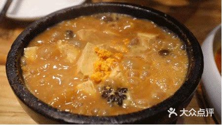 看到满满的辣椒，我以为会很辣，但其实刚刚好！