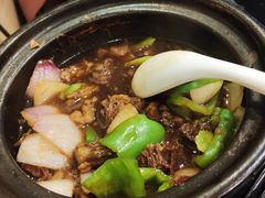 浓香牛腩砂煲米饭-卓粤拉肠(红庙店)