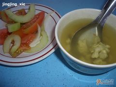 鱼肉汤与蔬菜色拉-Lia Cafe
