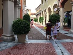 -佛罗伦萨小镇广佛名品奥特莱斯(疏港路店)