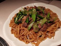 招牌湿炒牛河-潮泰牛肉火锅 · 创于1992年(车公庙店)