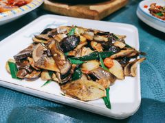 黑蘑菇炒肉-乡村馕坑肉·烧烤·新疆菜·本地人更爱吃(阿勒泰首店)