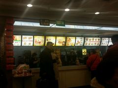 -麦当劳(轻轨曹杨路店)