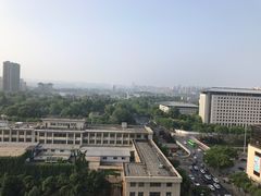 -西安大雁塔科技大学地铁站亚朵酒店