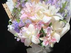 -何兮花店·气球派对鲜花店(马桥银春路万科城店)