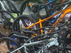 -道路口单车爱瓦士dahon大行