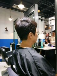 -FRIDAY星期五专业美发沙龙