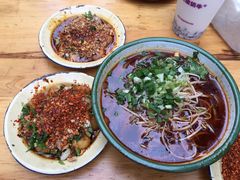 -拈签一笑黄牛肉辣卤串串