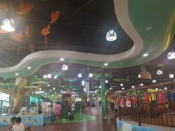 -维佳童话镇演出现场(徐东店)