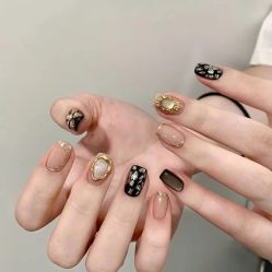 -桃色美甲沙龙